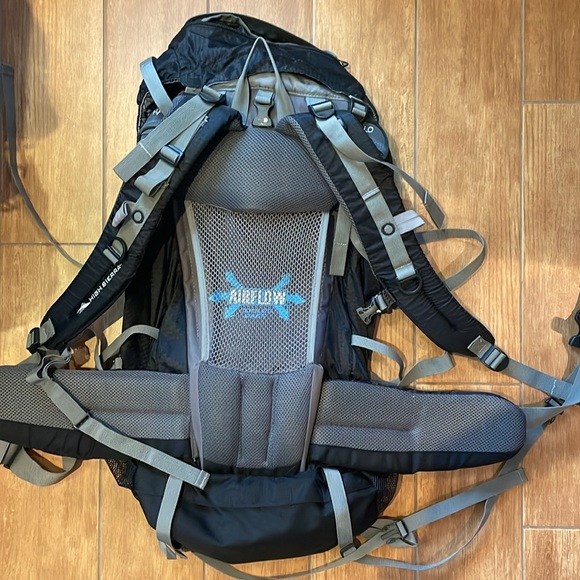 High Sierra Tangent 45l back pack - Picture 4 of 4